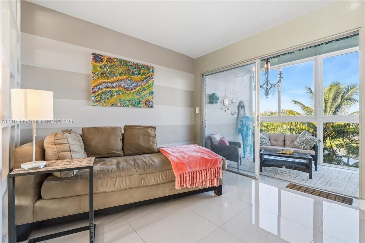 CRYSTAL LAKE CONDO 4100 - Residential