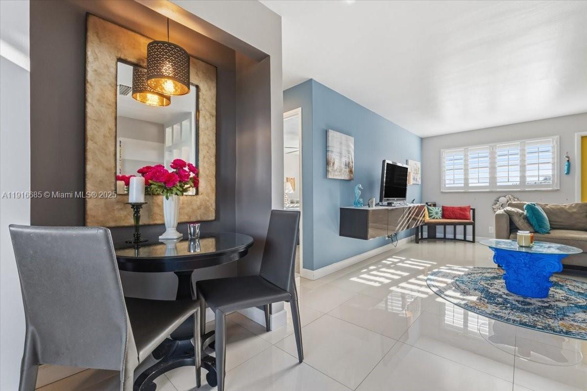 CRYSTAL LAKE CONDO 4100 - Residential