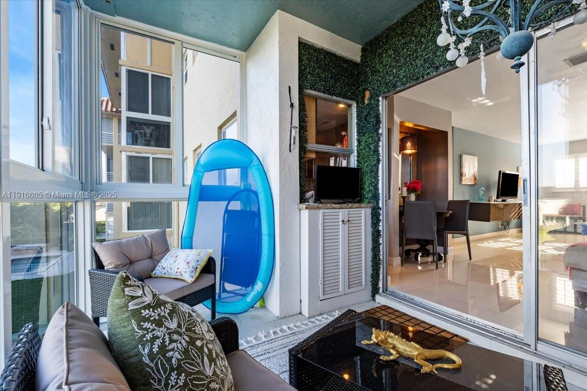 CRYSTAL LAKE CONDO 4100 - Residential