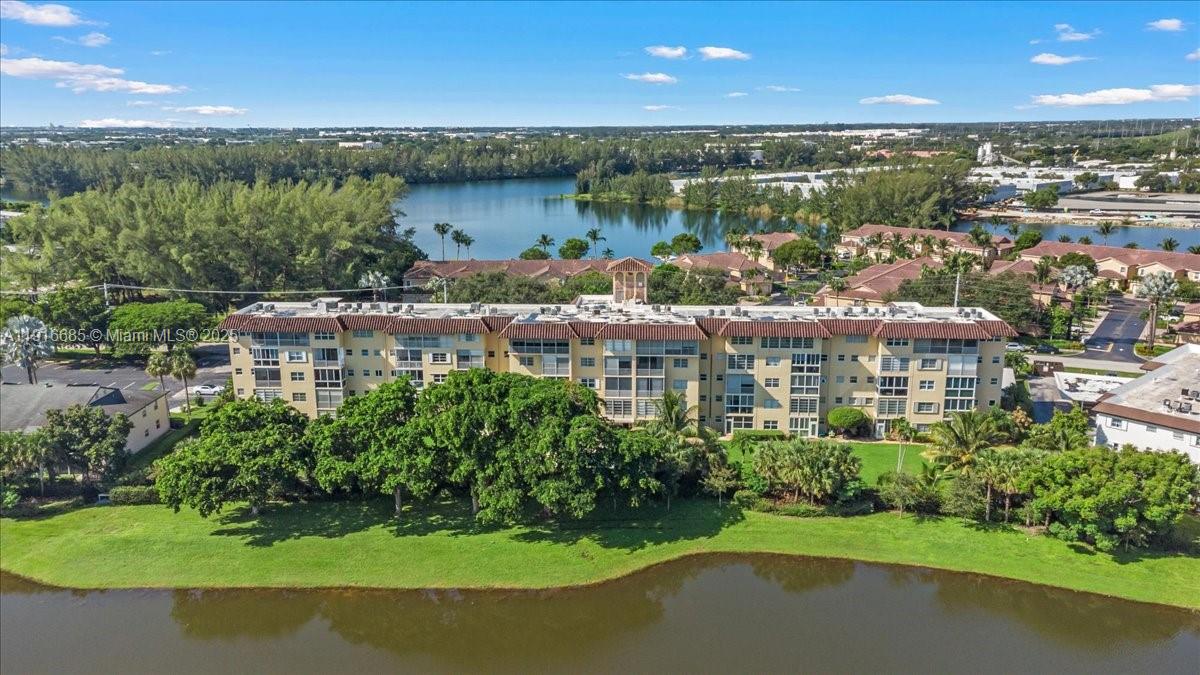 CRYSTAL LAKE CONDO 4100 - Residential