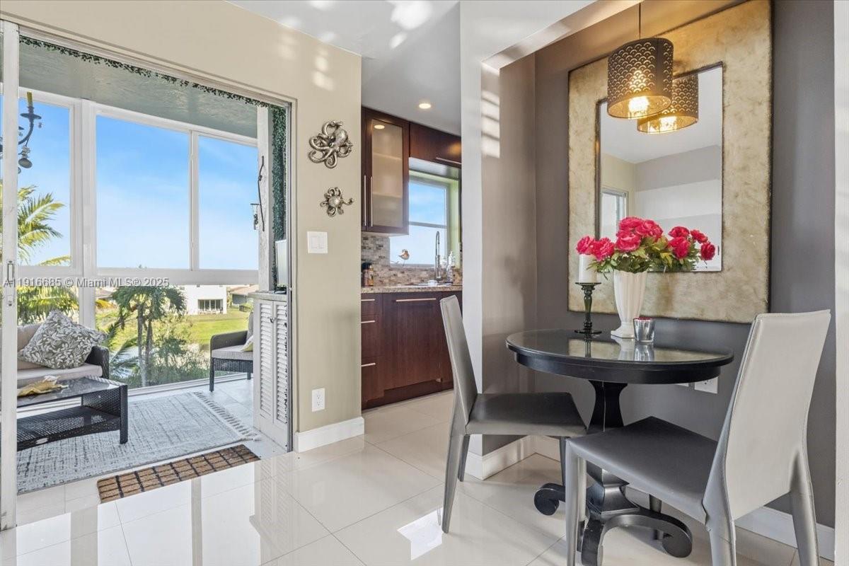 CRYSTAL LAKE CONDO 4100 - Residential