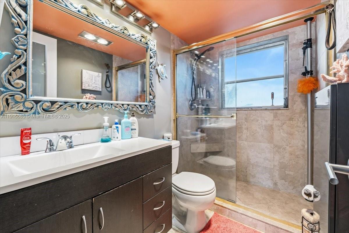 CRYSTAL LAKE CONDO 4100 - Residential