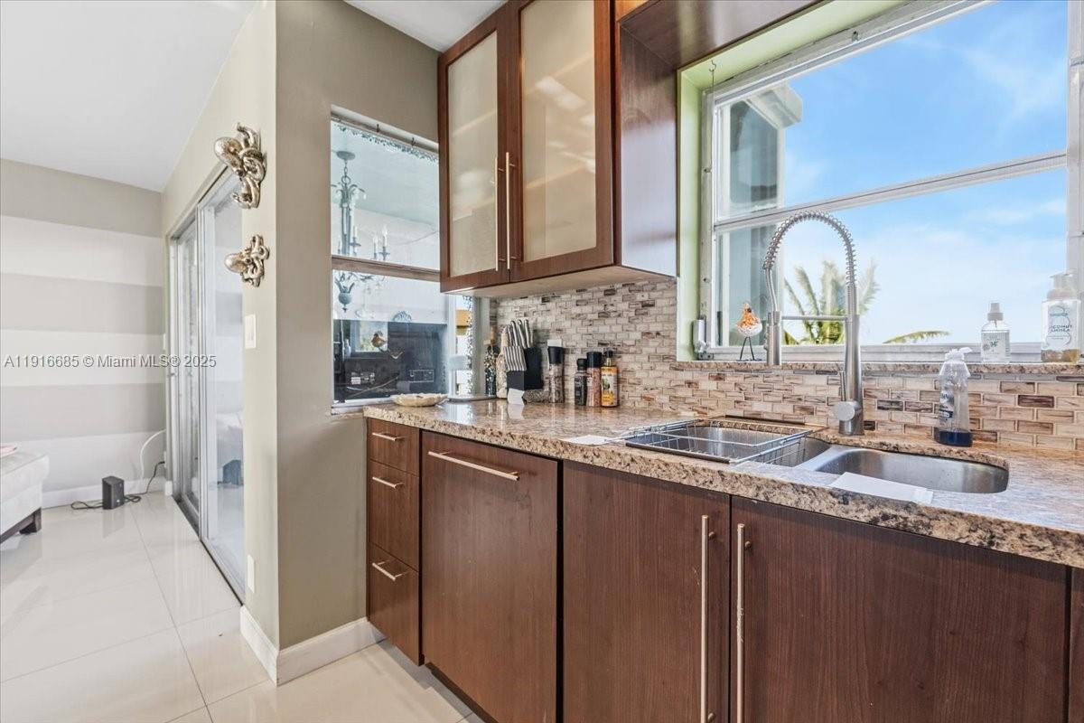 CRYSTAL LAKE CONDO 4100 - Residential