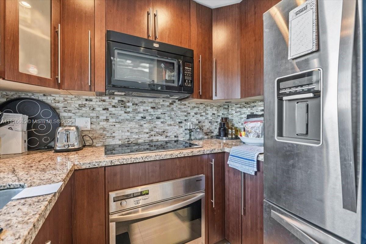 CRYSTAL LAKE CONDO 4100 - Residential