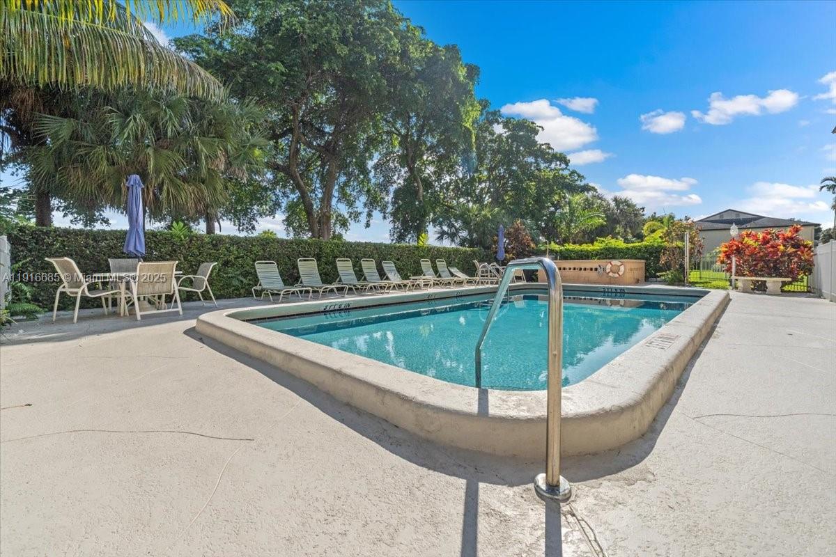 CRYSTAL LAKE CONDO 4100 - Residential