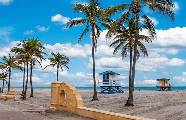 HOLLYWOOD LITTLE RANCHES - Residential