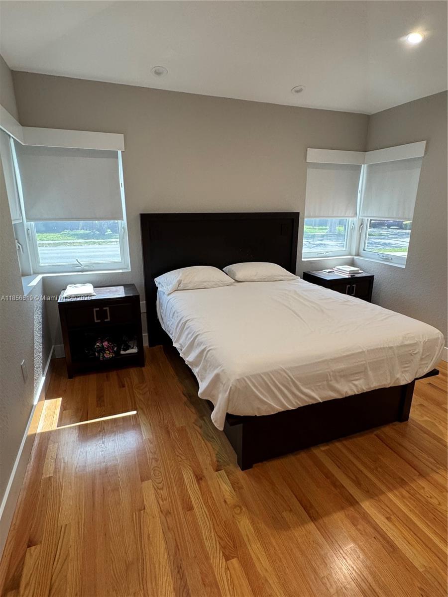 HOLLYWOOD LITTLE RANCHES - Residential