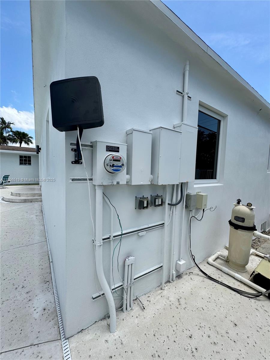 HOLLYWOOD LITTLE RANCHES - Residential