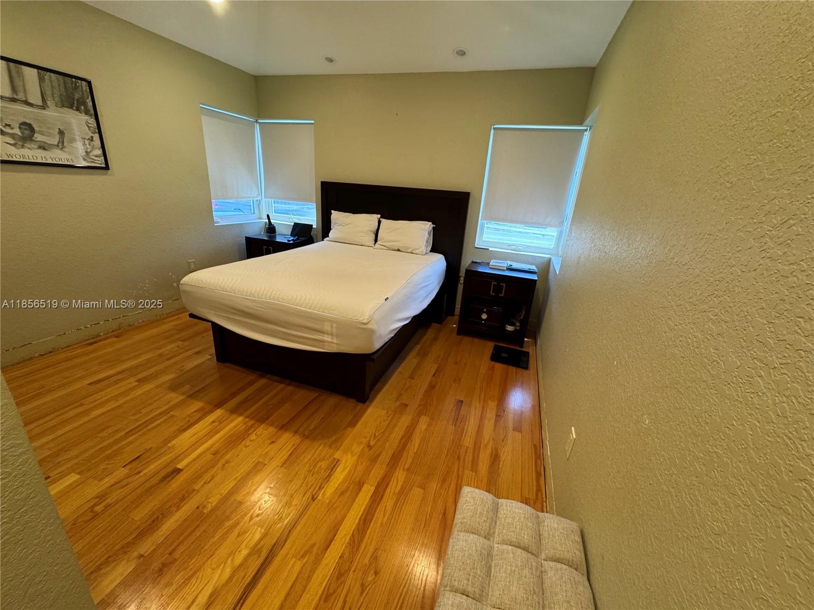 HOLLYWOOD LITTLE RANCHES - Residential