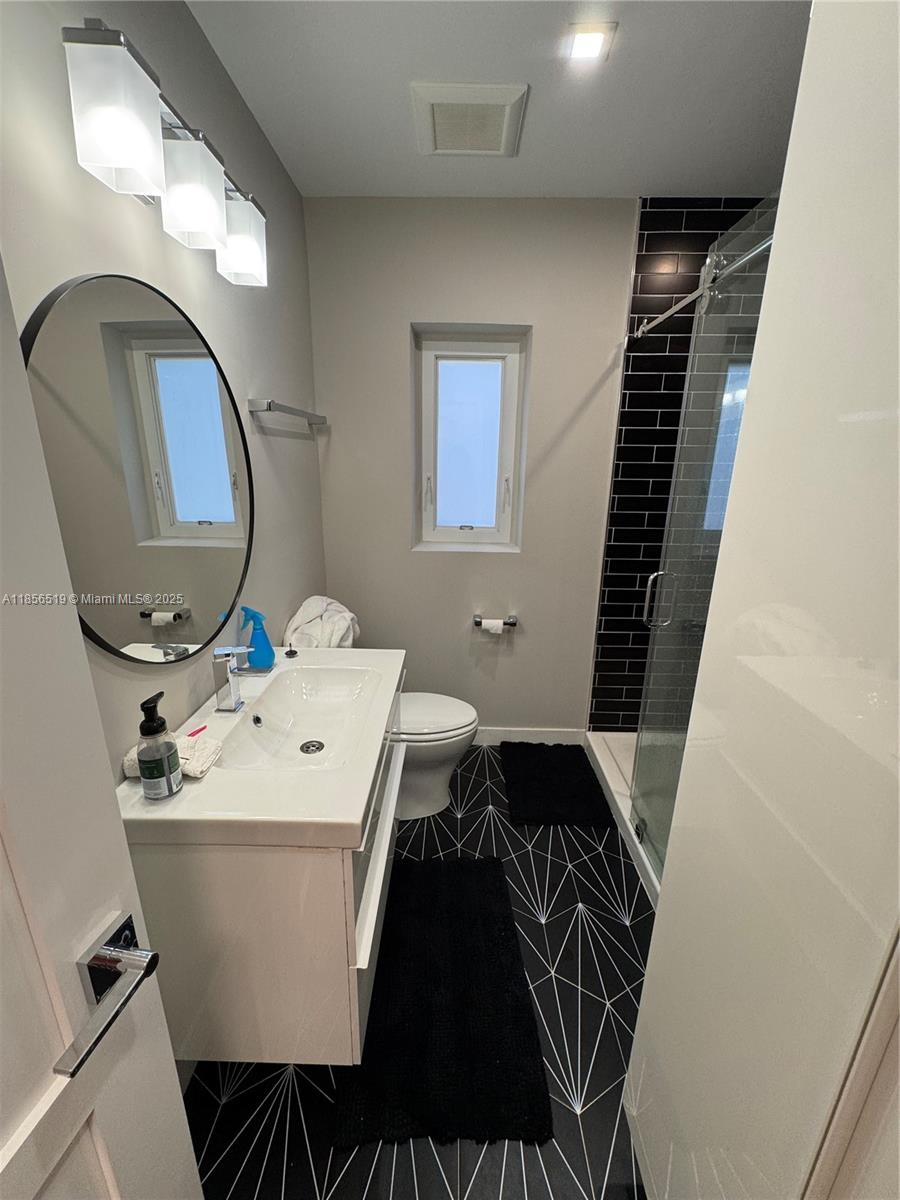 HOLLYWOOD LITTLE RANCHES - Residential