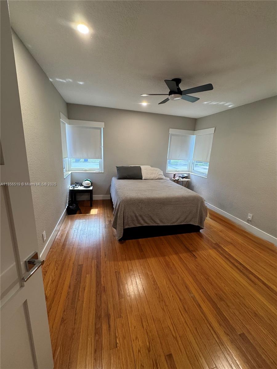 HOLLYWOOD LITTLE RANCHES - Residential