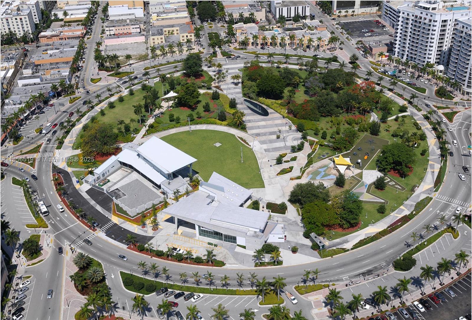 HOLLYWOOD LITTLE RANCHES - Residential