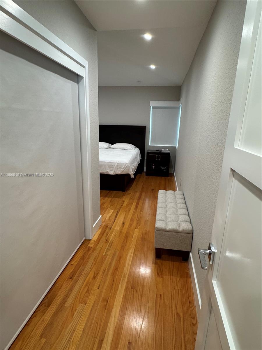 HOLLYWOOD LITTLE RANCHES - Residential