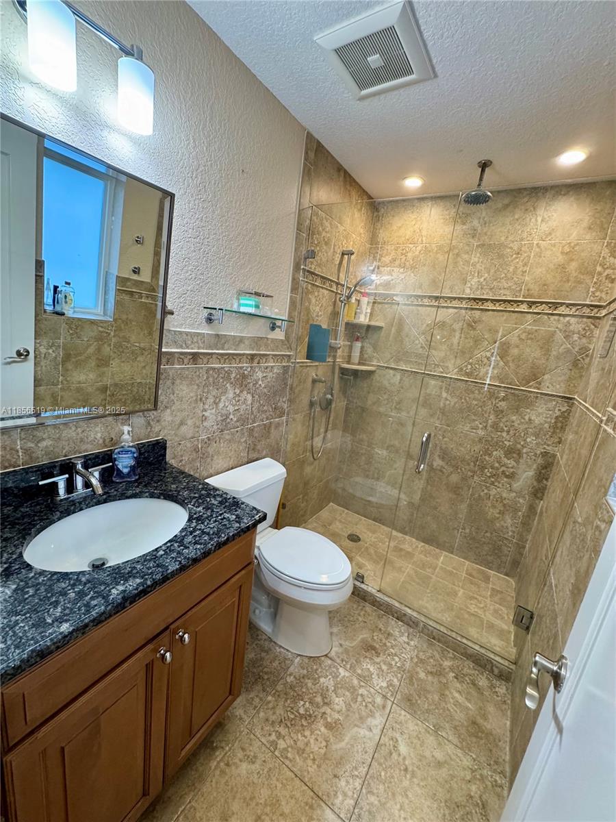 HOLLYWOOD LITTLE RANCHES - Residential