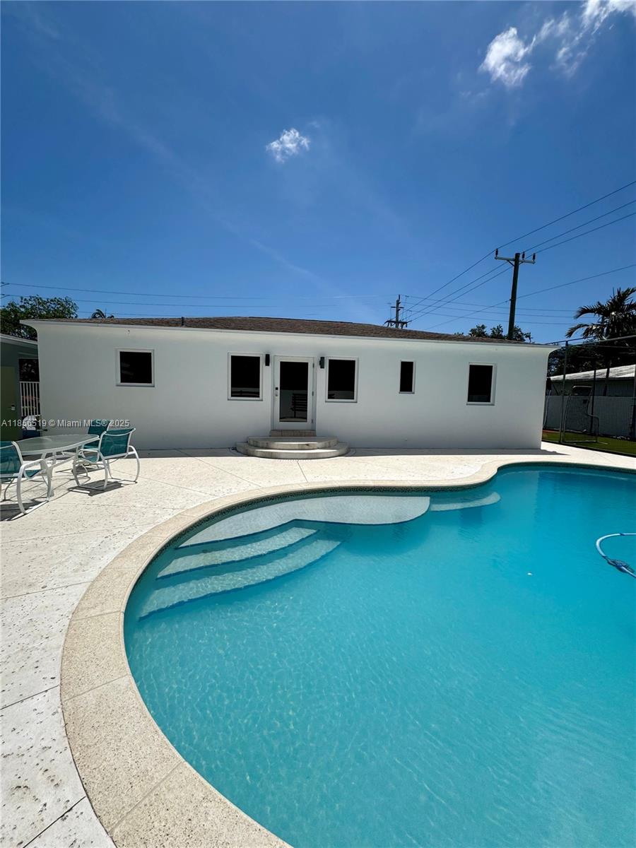 HOLLYWOOD LITTLE RANCHES - Residential