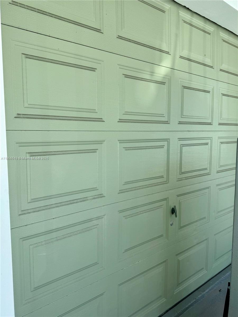 HOLLYWOOD LITTLE RANCHES - Residential