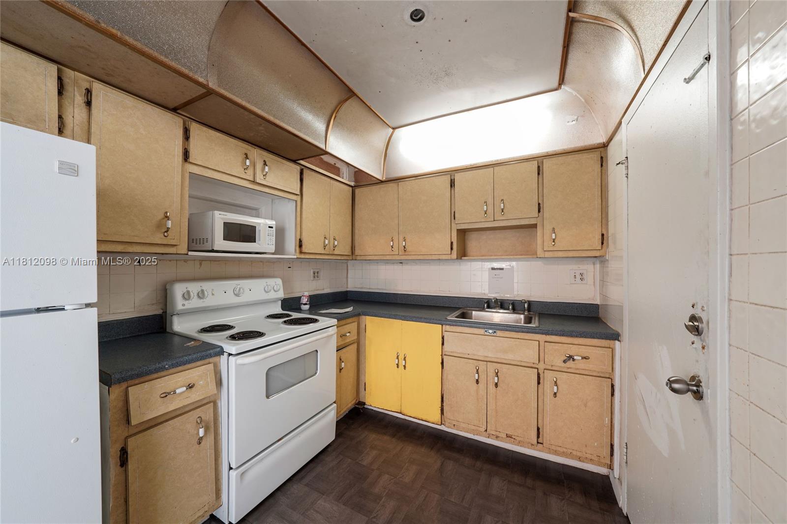 THREE HORIZONS EAST CONDO - Residential