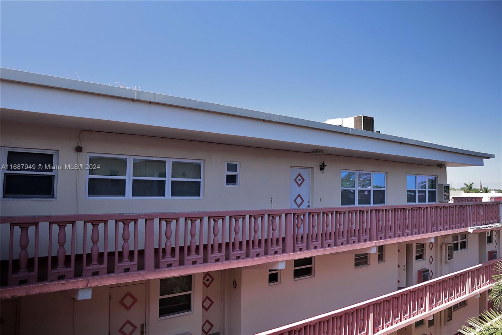 FIRST GULFSTREAM GARDEN C - Residential