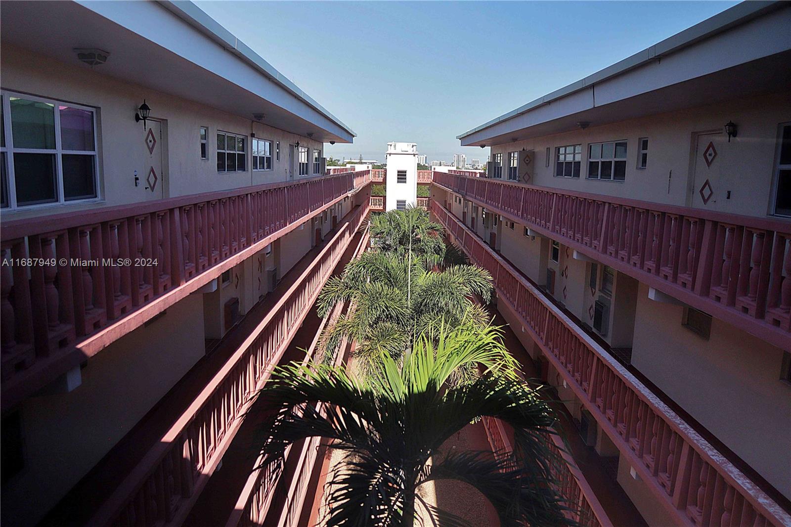 FIRST GULFSTREAM GARDEN C - Residential