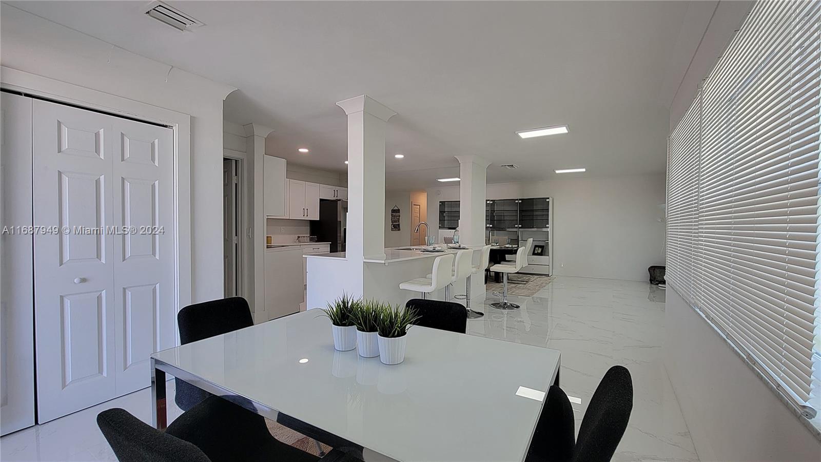 FIRST GULFSTREAM GARDEN C - Residential