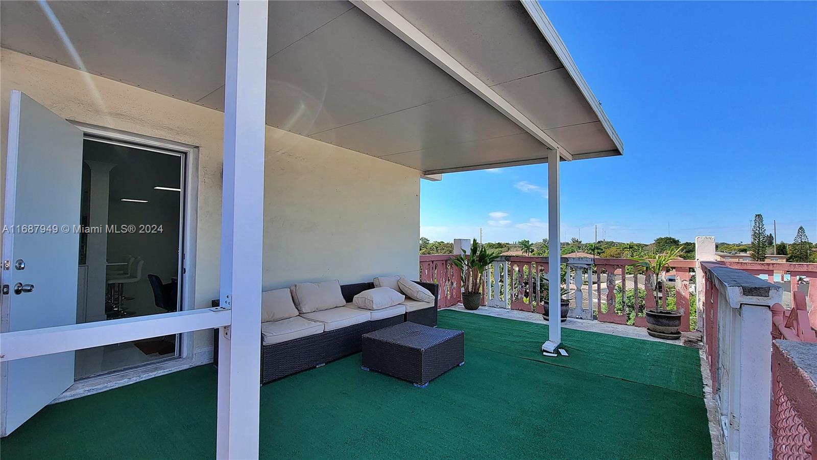 FIRST GULFSTREAM GARDEN C - Residential