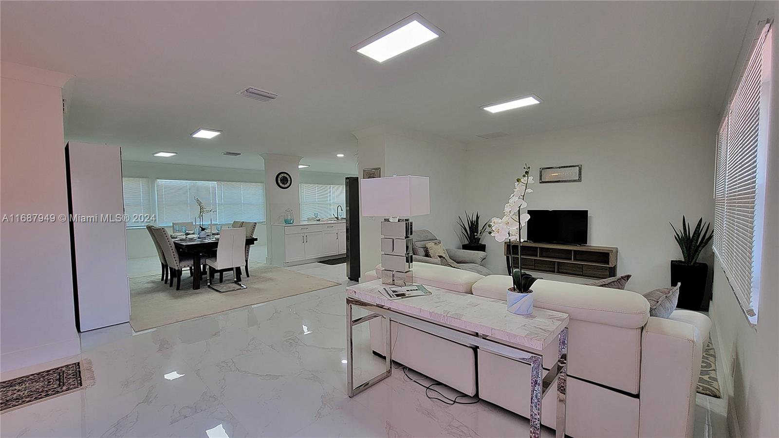 FIRST GULFSTREAM GARDEN C - Residential