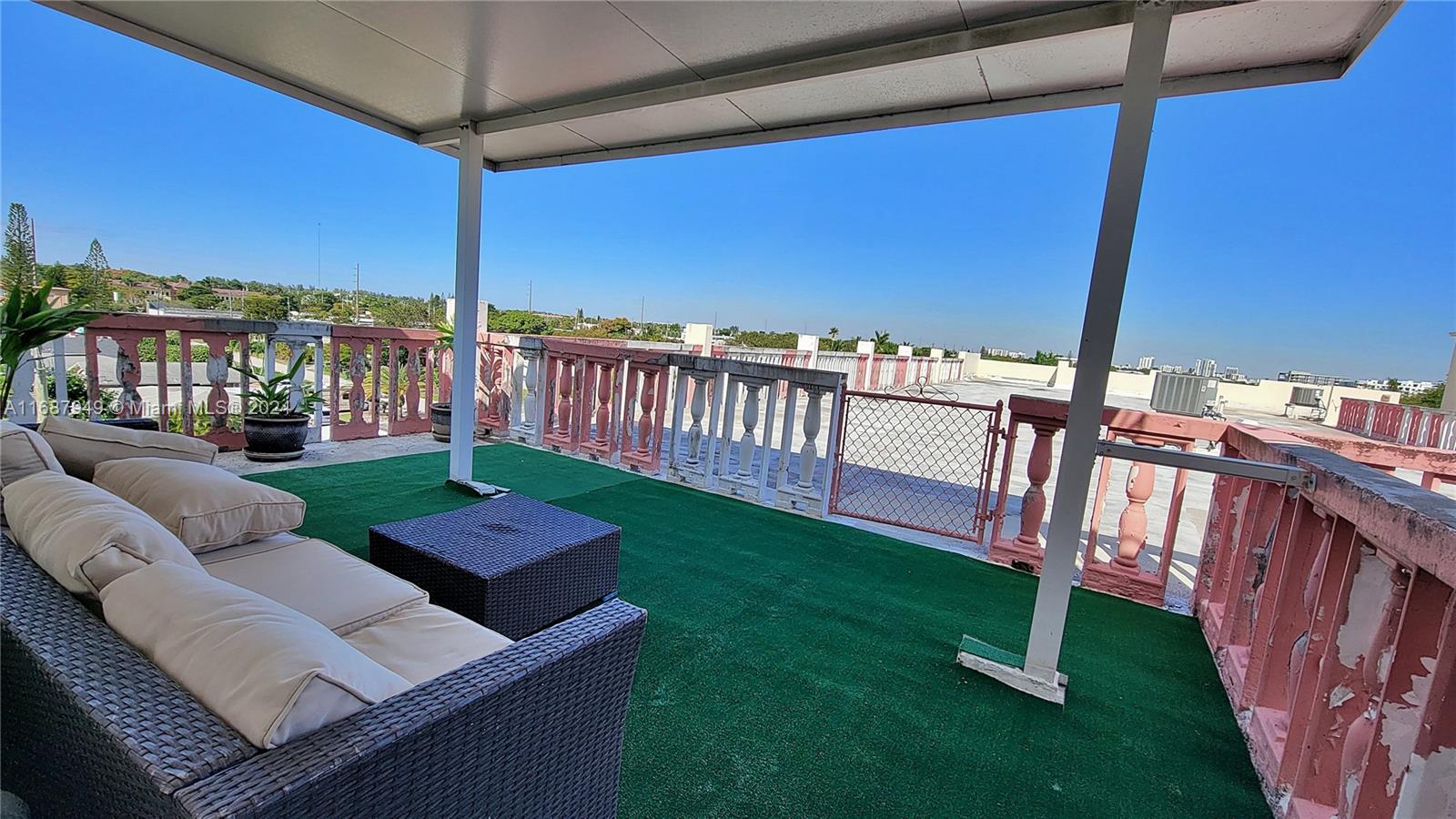 FIRST GULFSTREAM GARDEN C - Residential