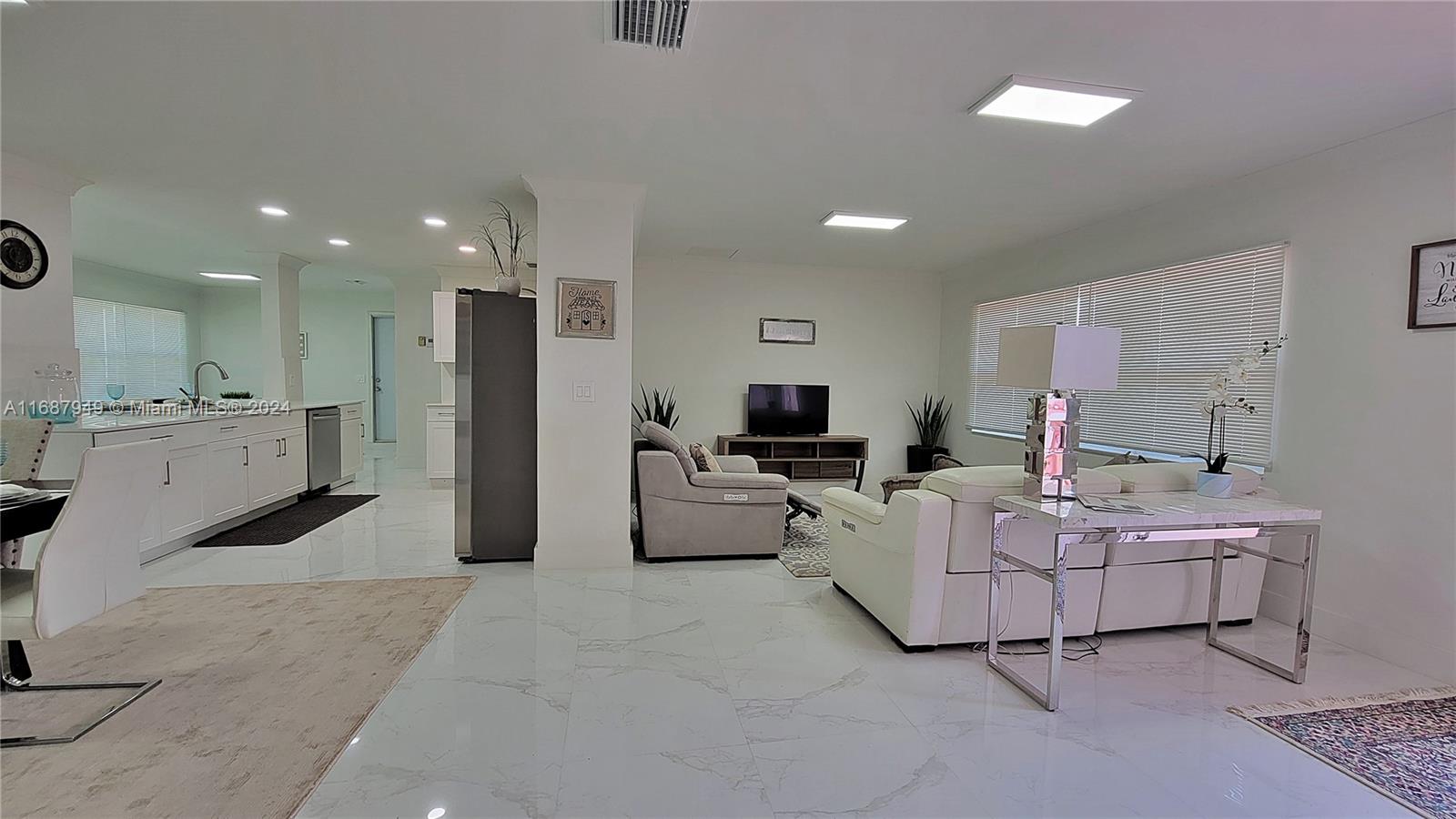 FIRST GULFSTREAM GARDEN C - Residential