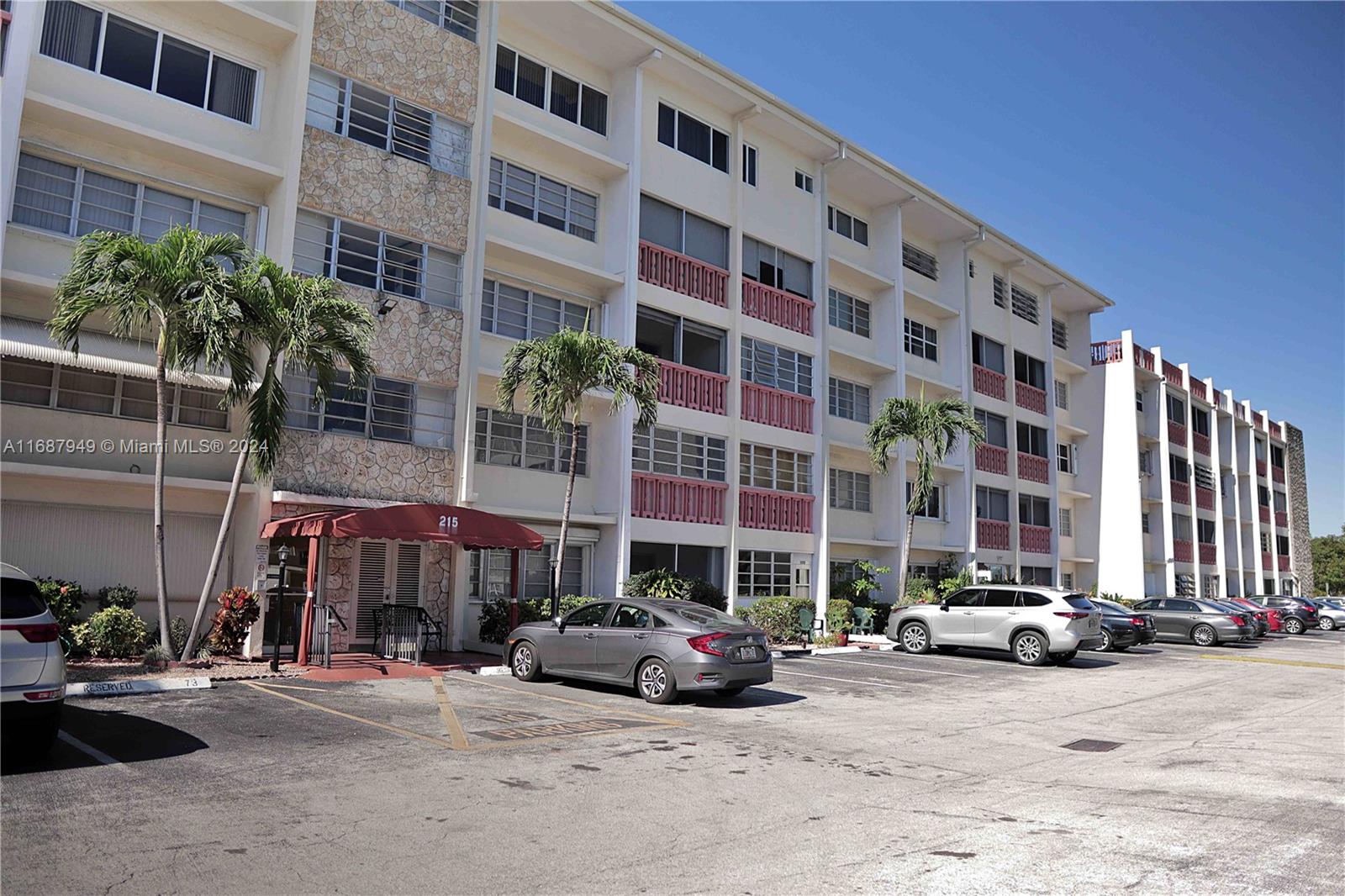 FIRST GULFSTREAM GARDEN C - Residential