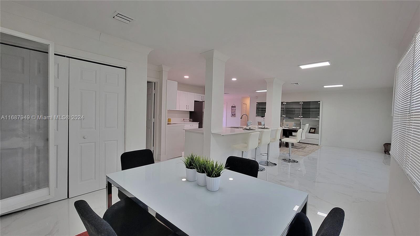 FIRST GULFSTREAM GARDEN C - Residential