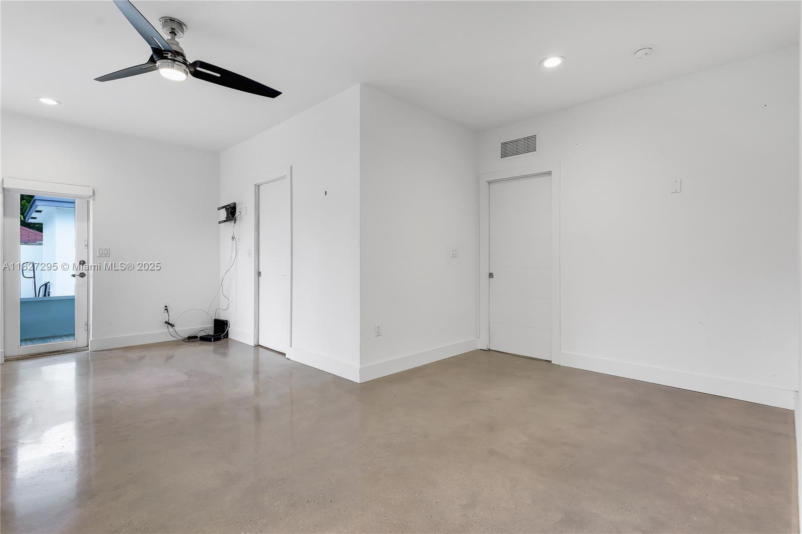 GLENROYAL SUB - Residential Income