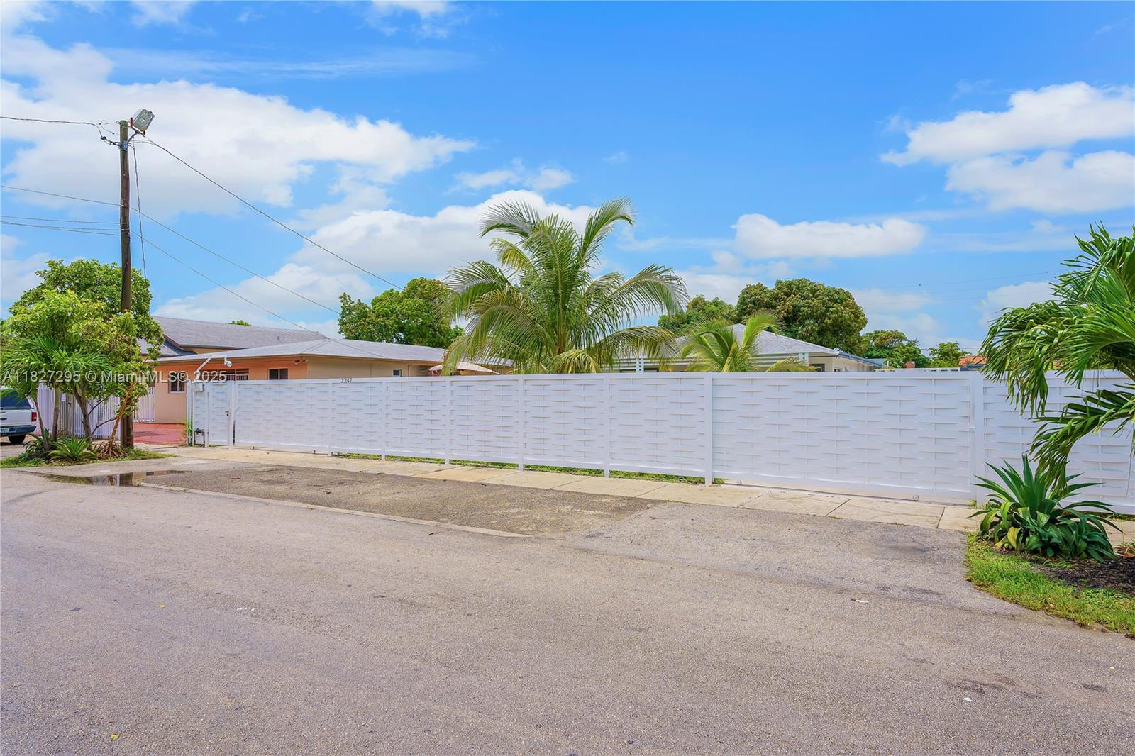 2247 NW 2nd St