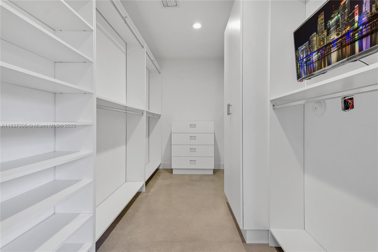 GLENROYAL SUB - Residential Income