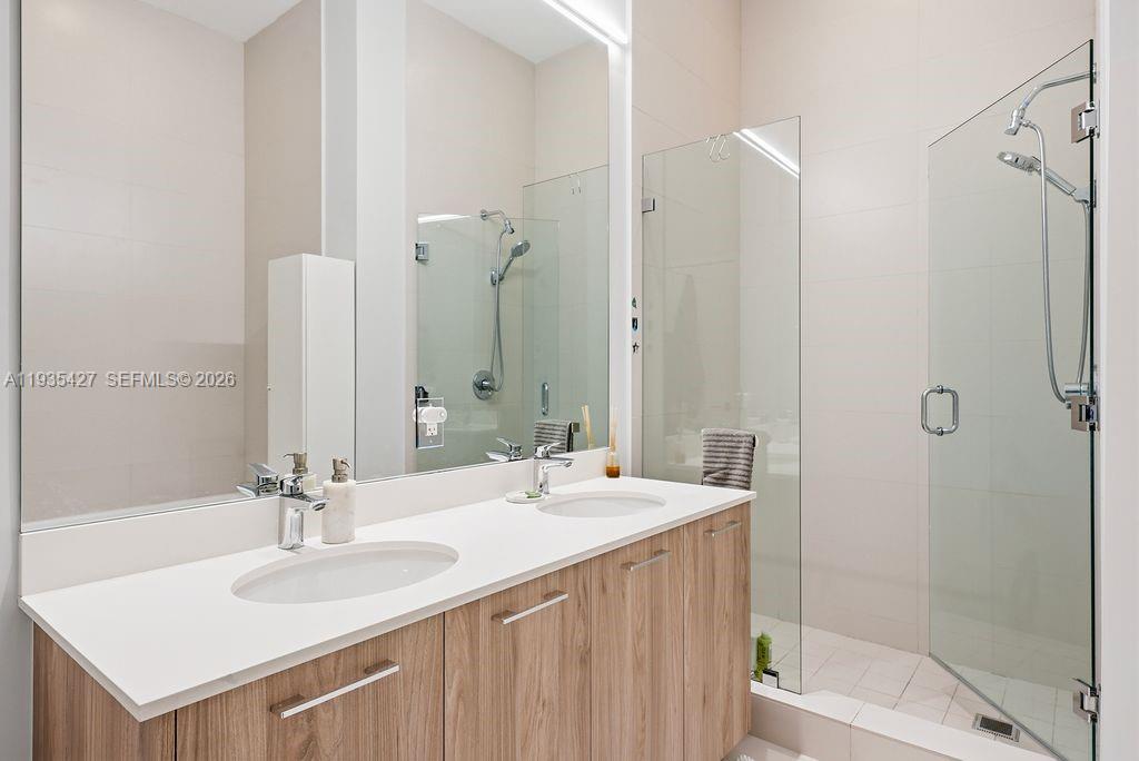 PARAISO BAYVIEWS CONDO - Residential