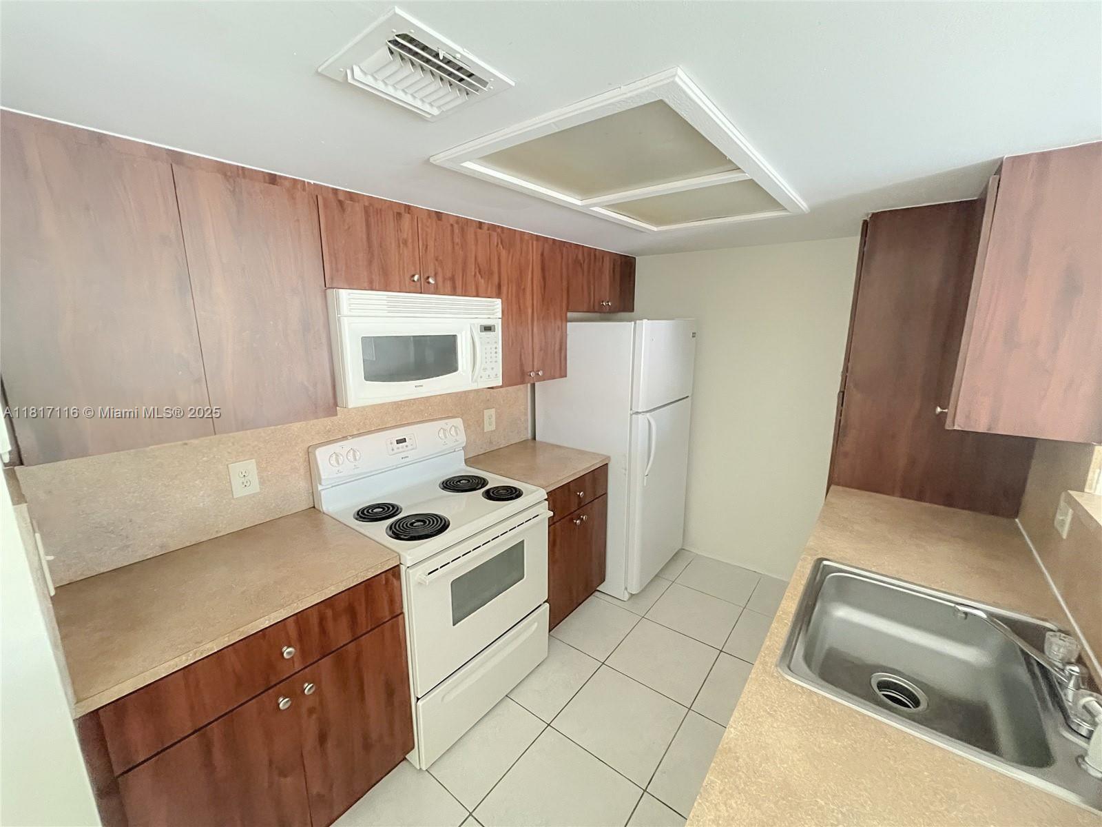 Rental Property at 8423 Coral Lake 8423, Coral Springs, Broward County, Florida - Bedrooms: 1 
Bathrooms: 1  - $1,590 MO.