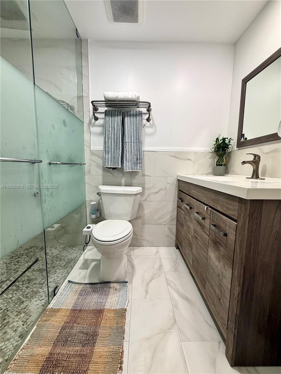 LAKE FOREST SEC 4 - Residential Lease