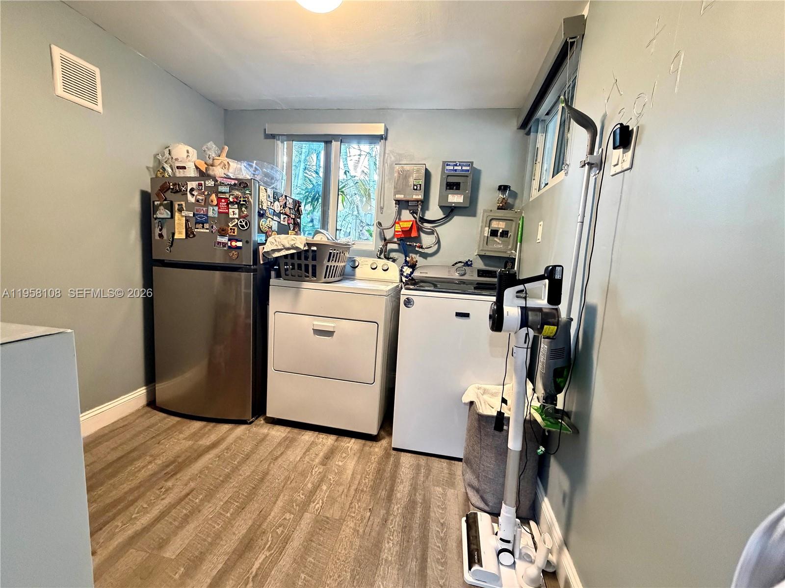 LAKE FOREST SEC 4 - Residential Lease