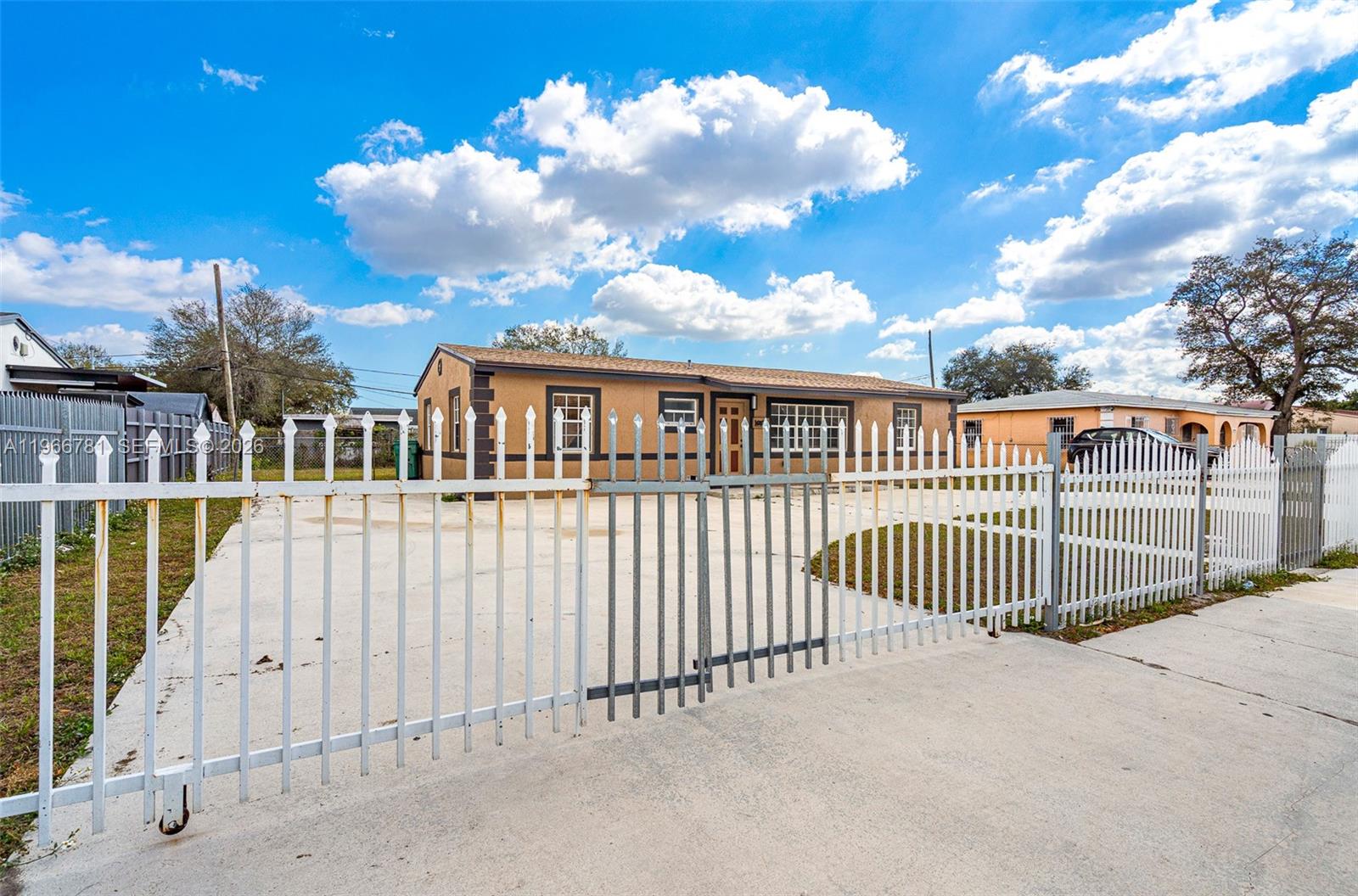 GOLDEN HIGHLANDS EST - Residential