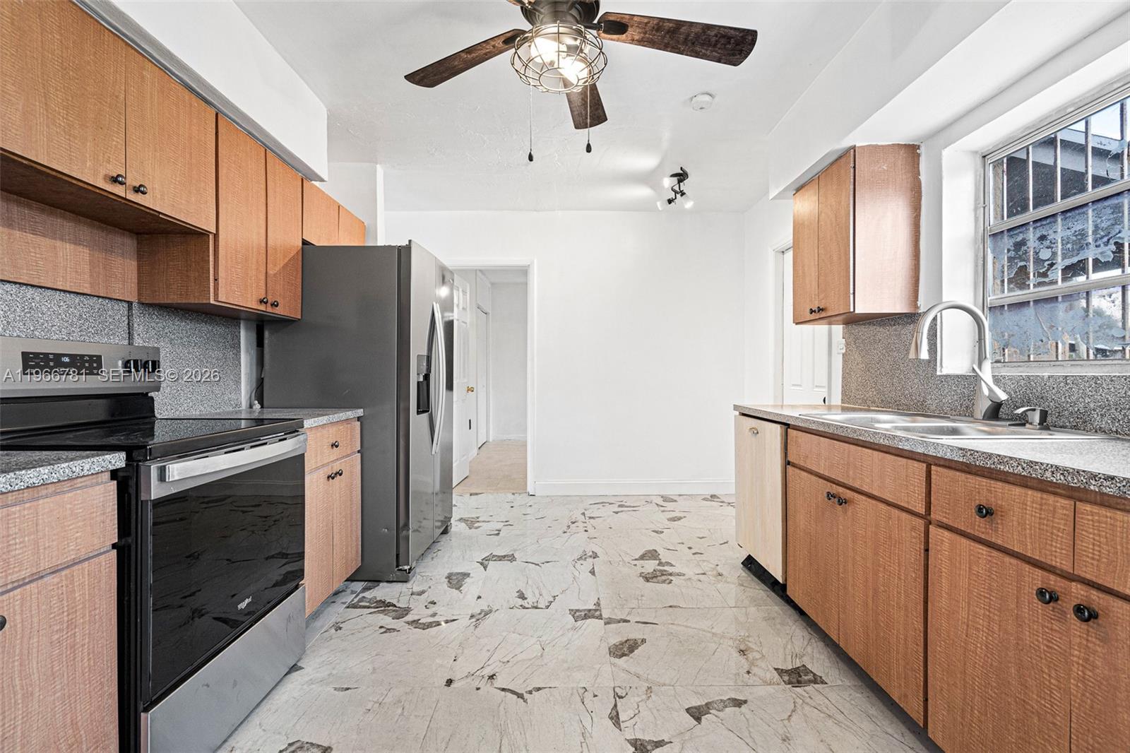 GOLDEN HIGHLANDS EST - Residential