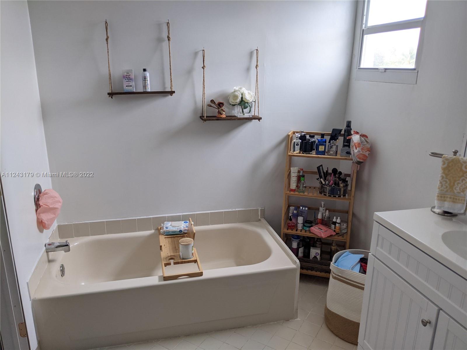 LAKES BY THE BAY SEC 5 - Residential