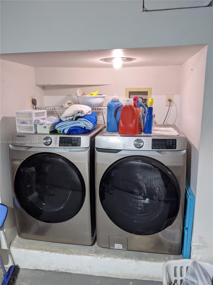 LAKES BY THE BAY SEC 5 - Residential