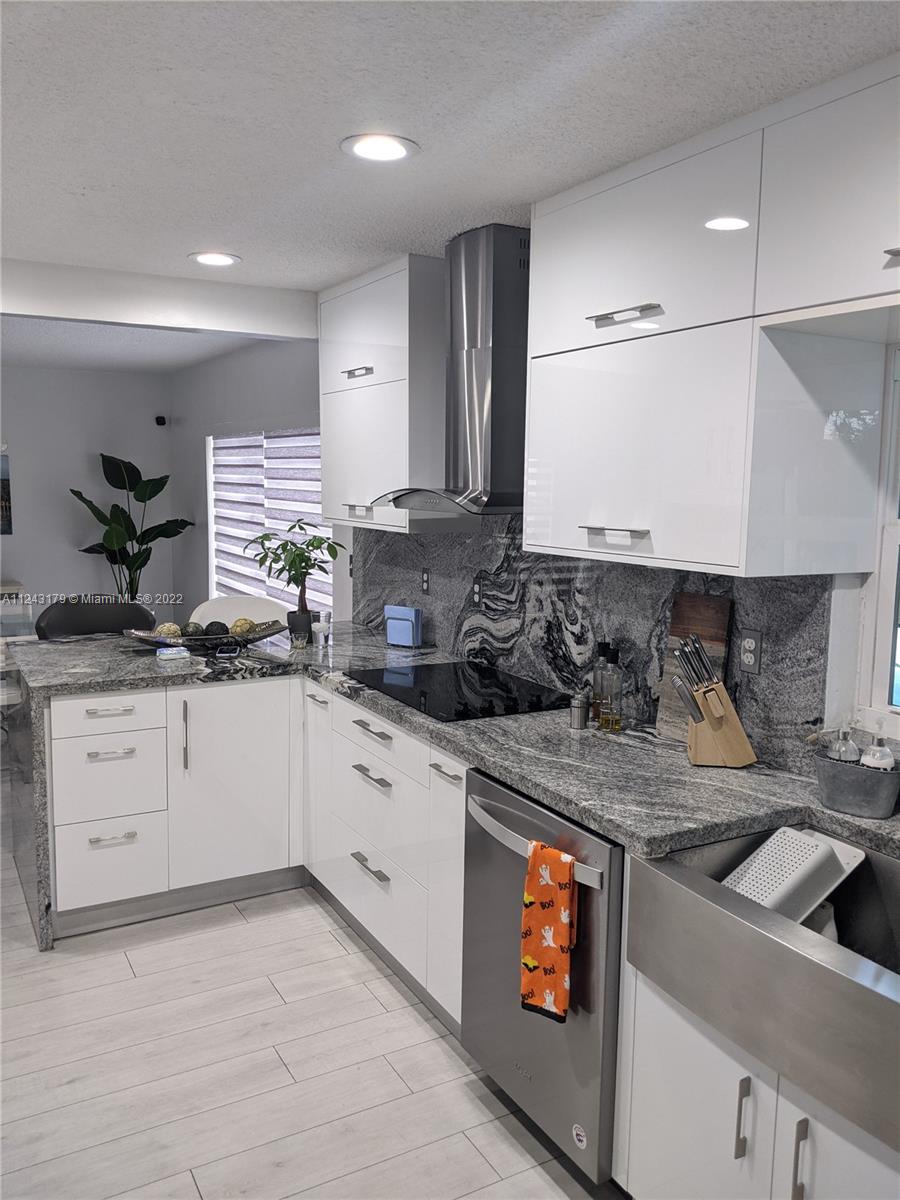 LAKES BY THE BAY SEC 5 - Residential