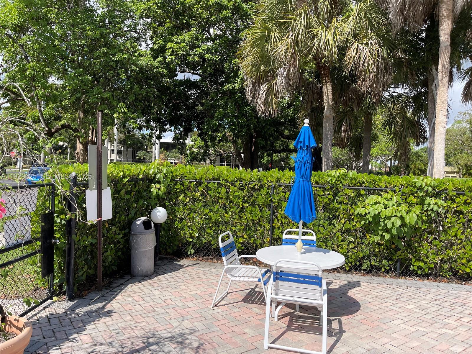 BUILDING 1A OF COUNTRY CL - Residential Lease