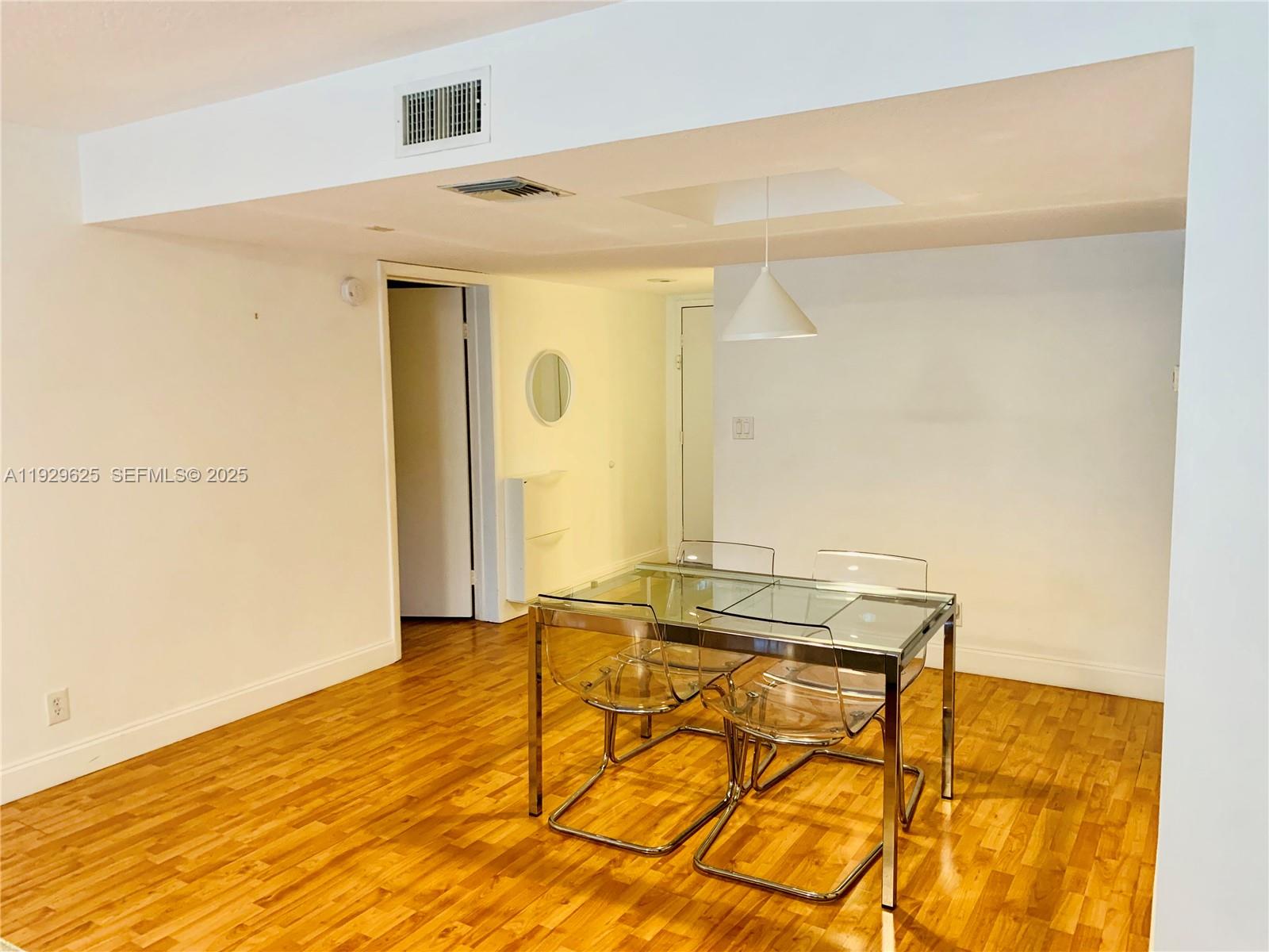 BUILDING 1A OF COUNTRY CL - Residential Lease