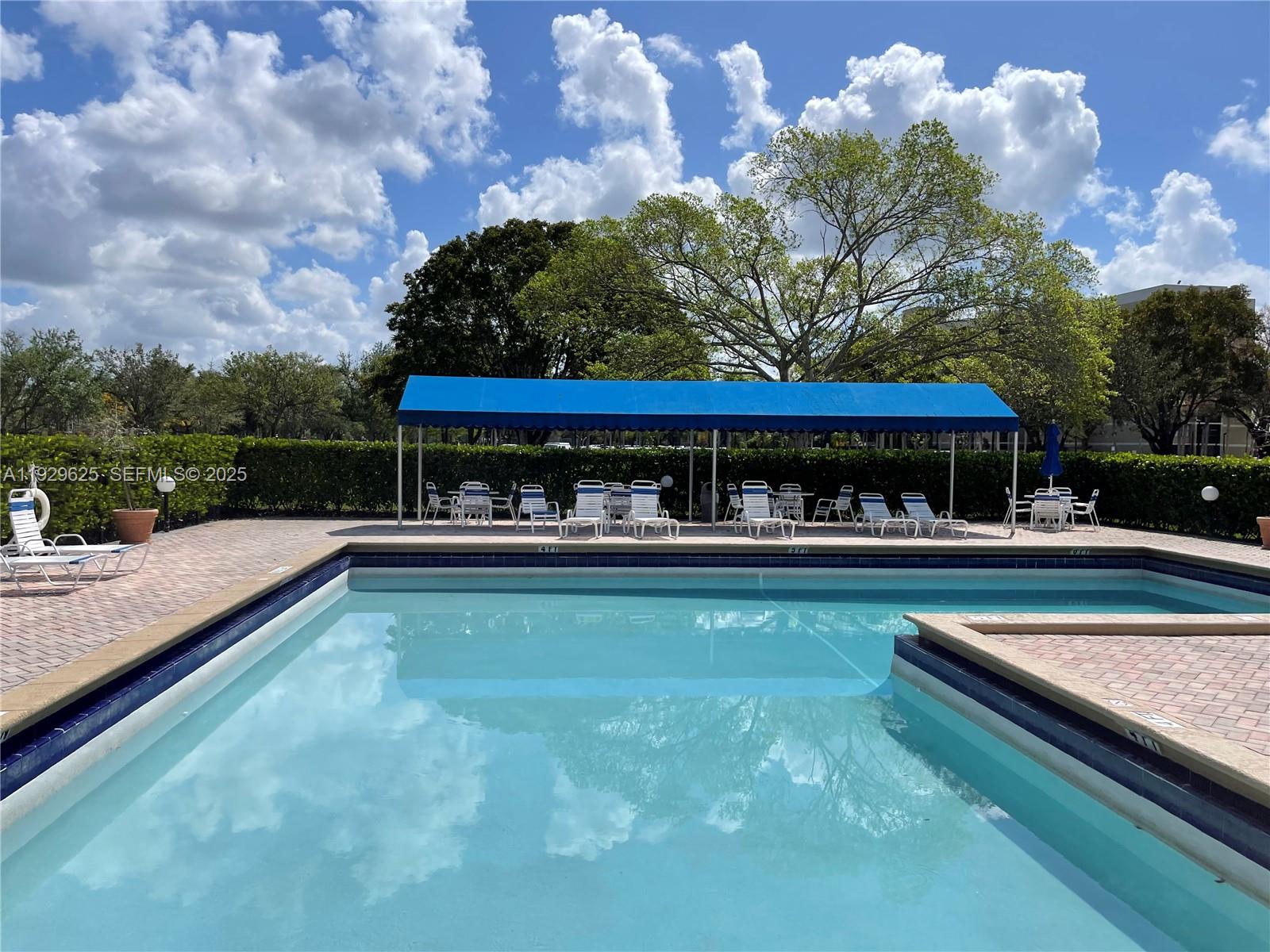 BUILDING 1A OF COUNTRY CL - Residential Lease