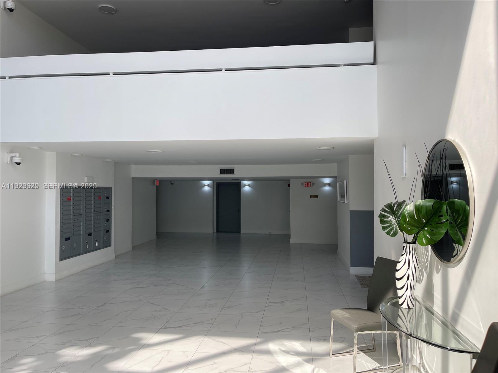 BUILDING 1A OF COUNTRY CL - Residential Lease