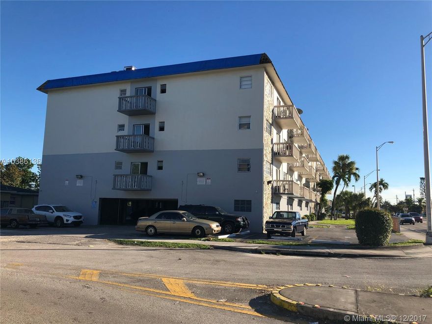 Nicely updated condo offers 1 bed /1 bath, tiled flooring , walk in closet, and balcony. Air conditioner is new, new kitchen, and new appliances. Community offers On site Laundry facilities, elevator and covered parking. Centrally located close to FIU, Johnson & Wales and Barry University, major retailers,WILL NOT LAST!