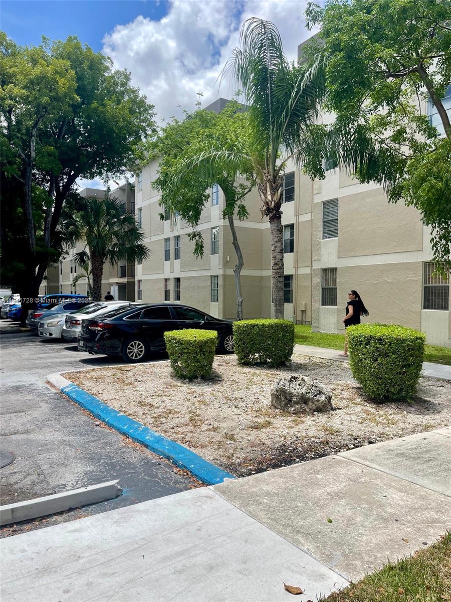 Rental Property at 1875 W 56th St 111, Hialeah, Miami-Dade County, Florida - Bedrooms: 2 
Bathrooms: 1  - $2,050 MO.