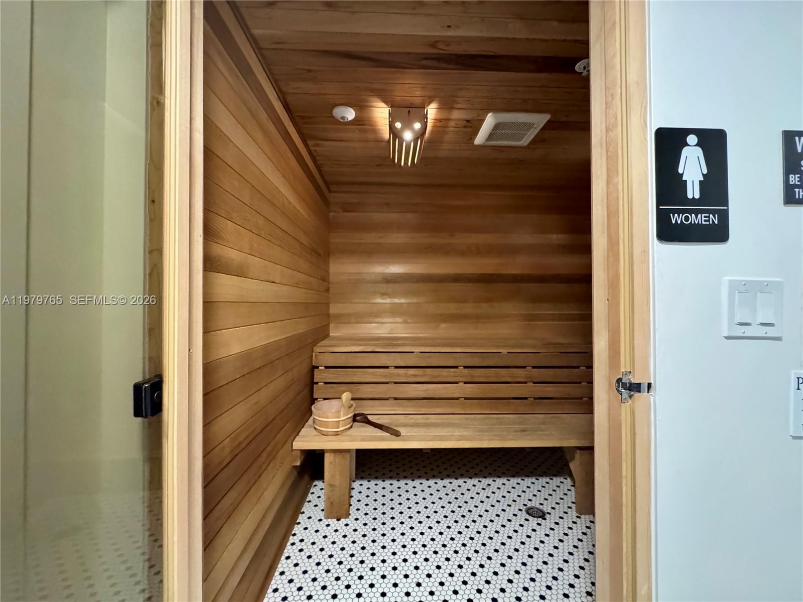 ST TROPEZ OCEAN CONDO - Residential Lease