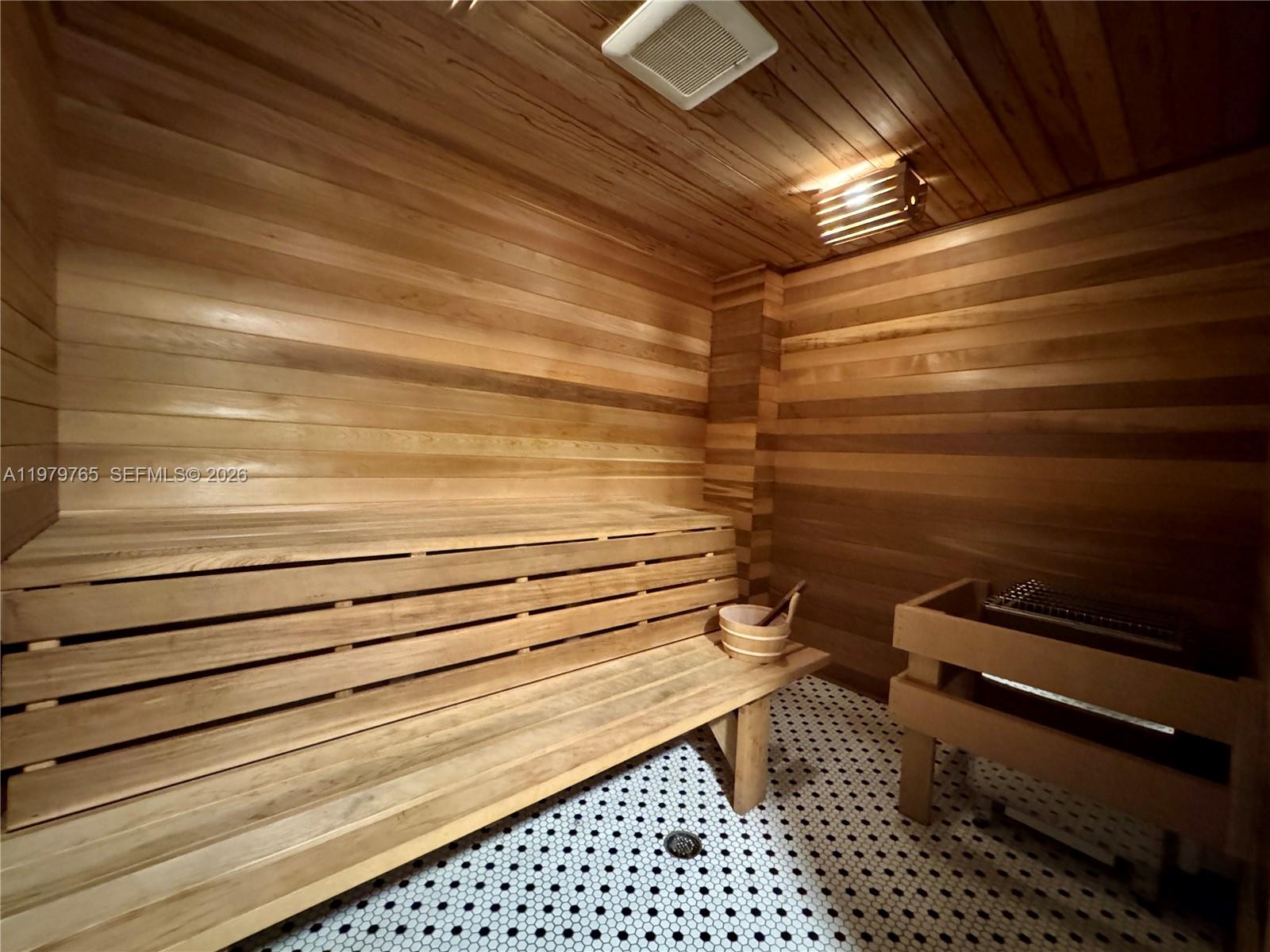 ST TROPEZ OCEAN CONDO - Residential Lease